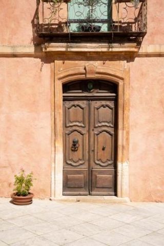 Roussillon Door