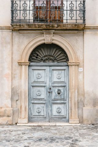 Wooden door in Italy